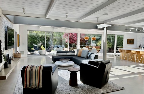 Tamalpais-Homestead Valley House | Modern Oasis with Idyllic Surroundings and Close to Downtown Mill Valley