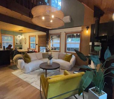 Nevada City House | Modern Peaceful Nordic Cabin Near Lake with Pickleball-Basketball Court
