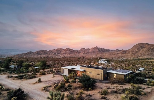 Joshua Tree Highlands House | Modern Retreat, Hot Tub, Epic Views—10 Min to Park