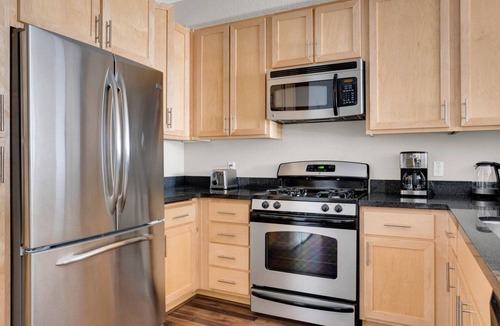 San Bruno Apartment | Modern San Bruno 1BR w/Pool, Gym & W/D, near highways, by Blueground