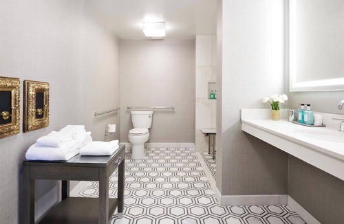 Norma Triangle Hotel | Modern Suite in Los Angeles, Striking City Views! Rooftop Pool, Pet-friendly!