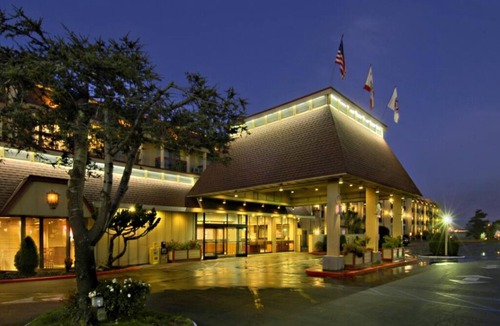 Downtown Hotel | Modern Texture & Quiet Comfort – Suite Room Conveniently Close to Arcata Bay