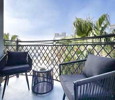 Del Rey Apartment | Modern Top Floor 3BD 3BA Condo Marina del Rey