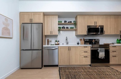 San Bernardino County Apartment | Montclair King Escape｜Private Studio + Pool & Spa