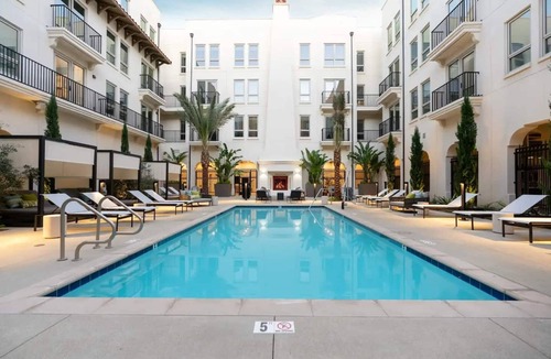 San Bernardino County Apartment | Montclair King Escape｜Private Studio + Pool & Spa