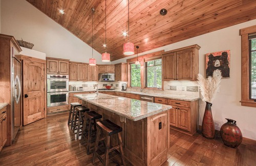 Ponderosa Palisades House | Monthly Lease - Freedom Lodge by Tahoe Getaways - 4BR Centrally Located w/Bonus Room
