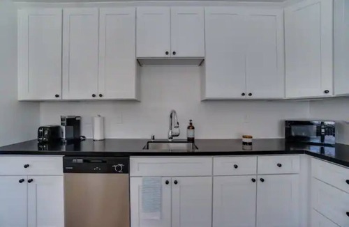 North Central Apartment | Monthly Rental Near the Rose Bowl. Remodeled 2020!