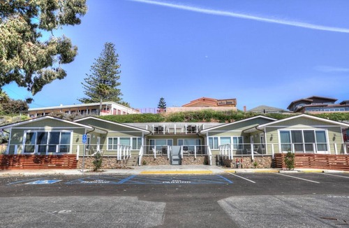 Morro Bay Condo | Morro Rock views, rooftop dining ~ Salty Sister 1Bdrm condo