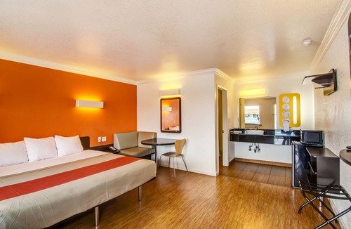 Manteca Hotel | Motel 6 Manteca, CA