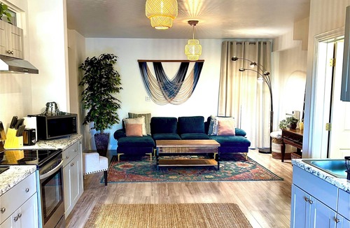 Mount Shasta Apartment | Mount Shasta is calling - Amazing Views- The House of Light - Pet Friendly
