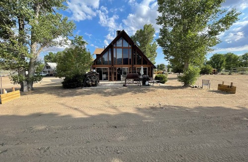 Frazier Park Ski Chalet | Mountain Chalet next to Angeles National Forrest and near Hard Rock Casino Tejon