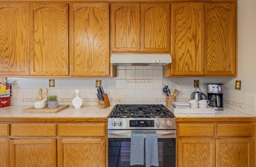 Mariposa House | Mountain Lodge Near Yosemite - Large Pool, HotTub, Beautiful View, New Furniture