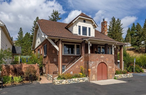 Truckee Cabin | Mountain Lotus Retreat - Summer Getaway at Historic Downtown Truckee Home, Walk to Shops and Dining