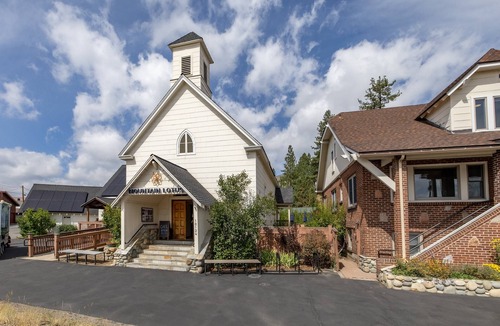 Truckee Cabin | Mountain Lotus Retreat - Summer Getaway at Historic Downtown Truckee Home, Walk to Shops and Dining