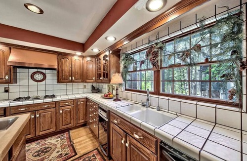 Black Bart House | Mountain Meadow Cabin | XL Deck, Heavenly, Views!