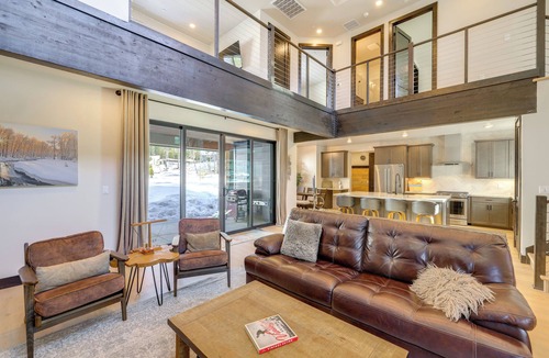 Kingvale House | Mountain Modern and Spacious, Close to Everything!