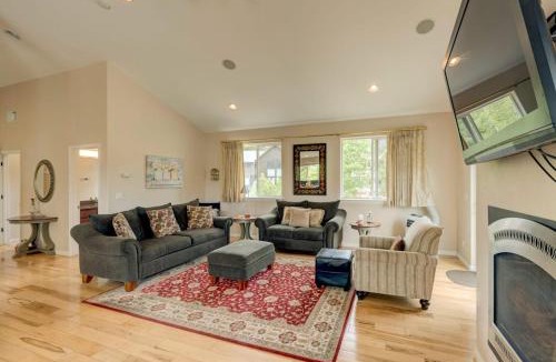 Mountain View Estates House | Mountain-View Eden - Spacious Balcony & Fireplaces - Minutes to Lake