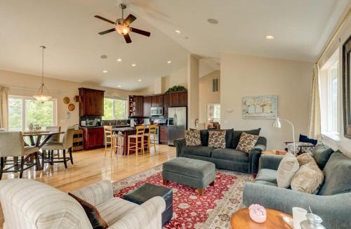Mountain View Estates House | Mountain-View Eden - Spacious Balcony & Fireplaces - Minutes to Lake