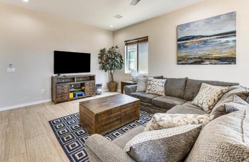 Mohave Valley House | Mtn-View Home w/Patio, 3 Mi to Colorado River!
