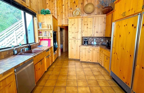 Oak Shores House | Naci Lakefront Paradise, 5 bedroom home next to the marina