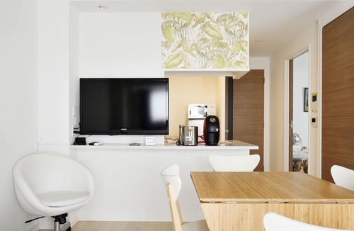 Dotonbori Condo | Namba 2 bedroom apartment! 1min to Nippombashi