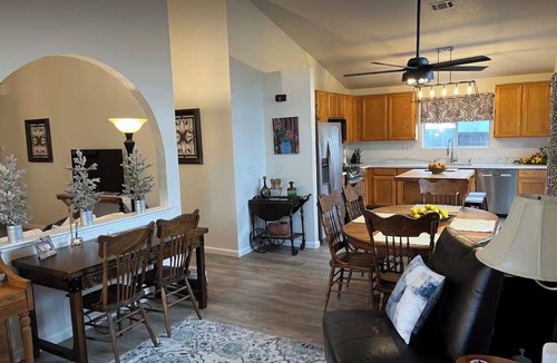 Fairfield House | Napa Valley Charm: Cozy 3BD 2BA 20-50 Min to Wineries & San Francisco