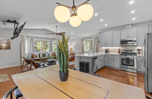 Christmas Valley House | Near Heavenly + Sierra · Golf · A/C · Tahoe Escape