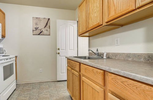 Cave Junction House | Near Oregon Caves: 2-Studio Retreat w/Game Room!