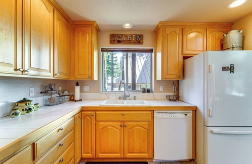 Pla-Vada Woodlands Cabin | Neighborhood Beach Access! Soda Springs Getaway
