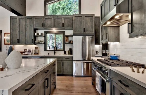 Truckee House | New 2023 Built, 5-bedroom Tahoe Donner house in Truckee with AC + Meadow Views