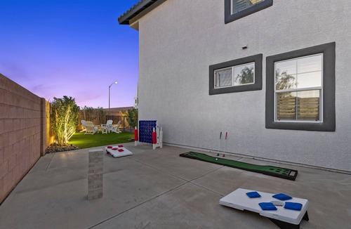 MacDonald Highlands House | NEW-5BDRM-All KING BEDS-Heated Pool-Vegas Theme