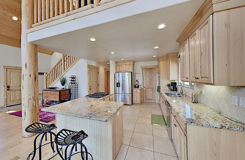 Mountain View Estates House | New-Build Chalet with Mountain Views & Hot Tub home