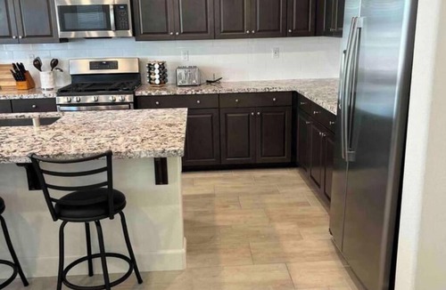 Roseville House | New built: corp/insurhousing/pet/close2shop/30+days