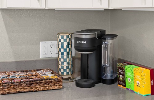 Midway City House | NEW l Luxe Midway City Retreat l Sleeps 12