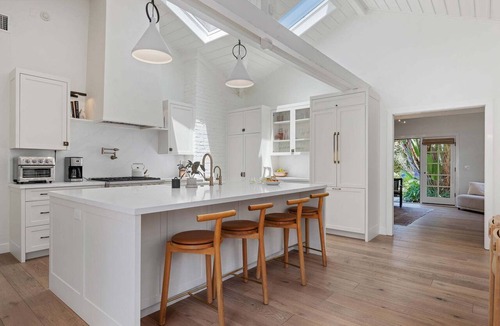 Hedgerow House | NEW Montecito Hedgerow Jewel Box, 4BD/3BA, with Pool and Jacuzzi!