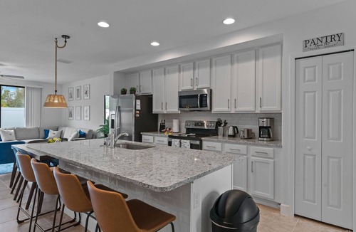 Indian Point House | New Orlando Vacation Home. 4-BR with private Pool.