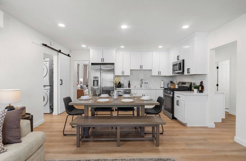 Normal Heights House | *NEW*Stylish 2King 2Twin Beds Workspace Parking