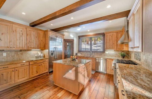 Truckee House | NEW - Truckee Luxury Retreat - Remote Work Friendly - Sleeps 10+