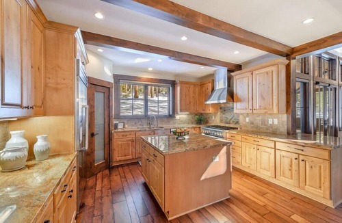 Truckee House | NEW - Truckee Luxury Retreat - Remote Work Friendly - Sleeps 10+