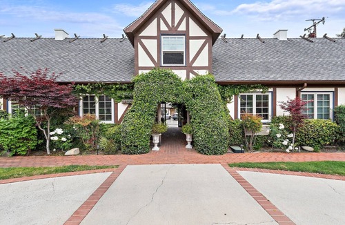 Solvang Hotel | Newly renovated boutique hotel in heart of Solvang, California - dog friendly