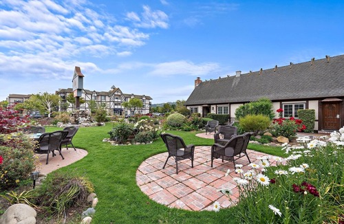 Solvang Hotel | Newly renovated boutique hotel in heart of Solvang, California - dog friendly