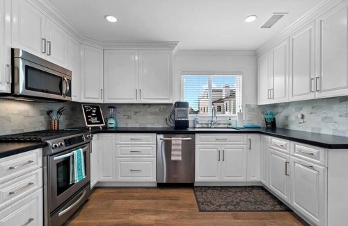 Balboa Peninsula House | Newport Beach 2 Bedroom Home/Beach/Roof Top