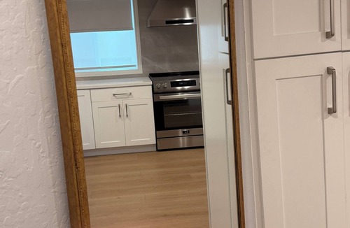 Belmont House | Nice Studio in Belmont with cool AC for your stay