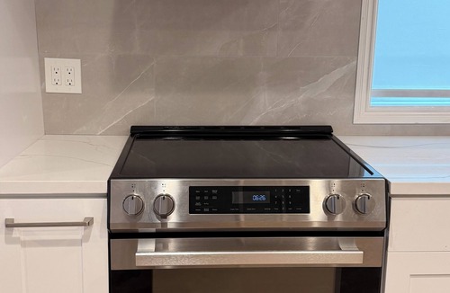 Belmont House | Nice Studio in Belmont with cool AC for your stay