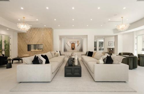 Brentwood House | Noble Crest