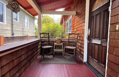 Upper Telegraph House | North Oakland Garden Retreat