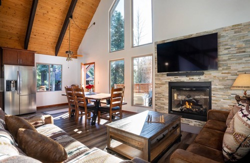 Kings Beach House | North Shore Cabin with Private Hot Tub