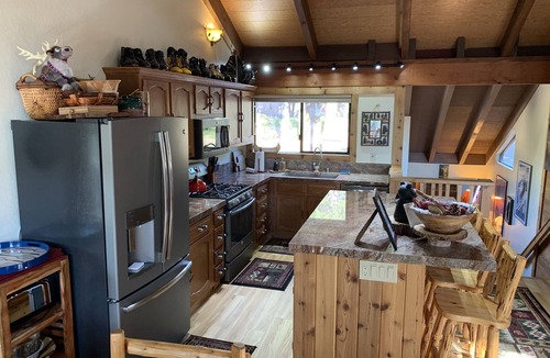 Truckee Condo | Northstar Mountain charm & luxury, near shuttle, 10 minutes to slopes, sleeps 6,