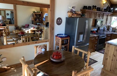 Truckee Condo | Northstar Mountain charm & luxury, near shuttle, 10 minutes to slopes, sleeps 6,