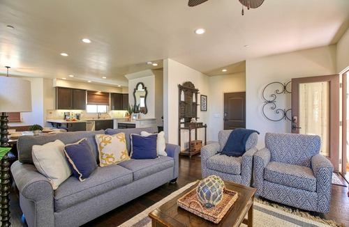 Downtown House | Ocean-View Endless Summer Condo with AC & EV Charger